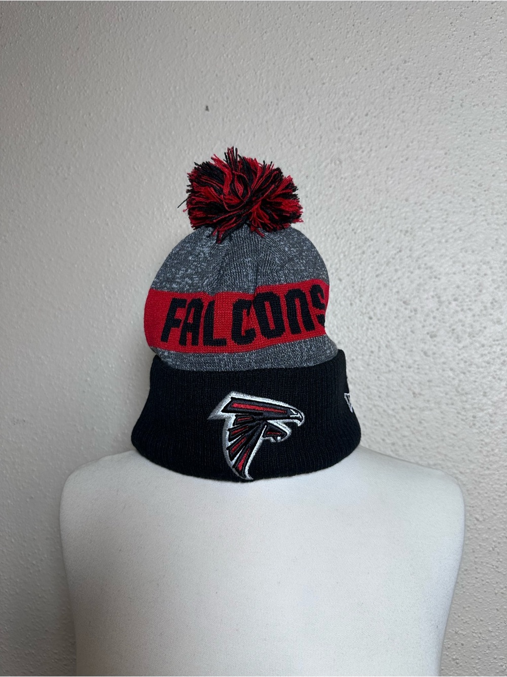 New Era Atlanta Falcons Unisex Knit Pom Beanie - Red, Black, Gray